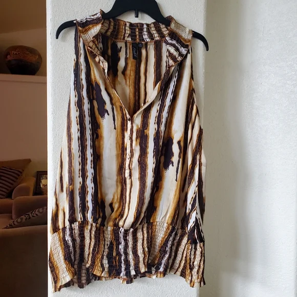 Sleeveless blouse. Earth colors. - Picture 1 of 1